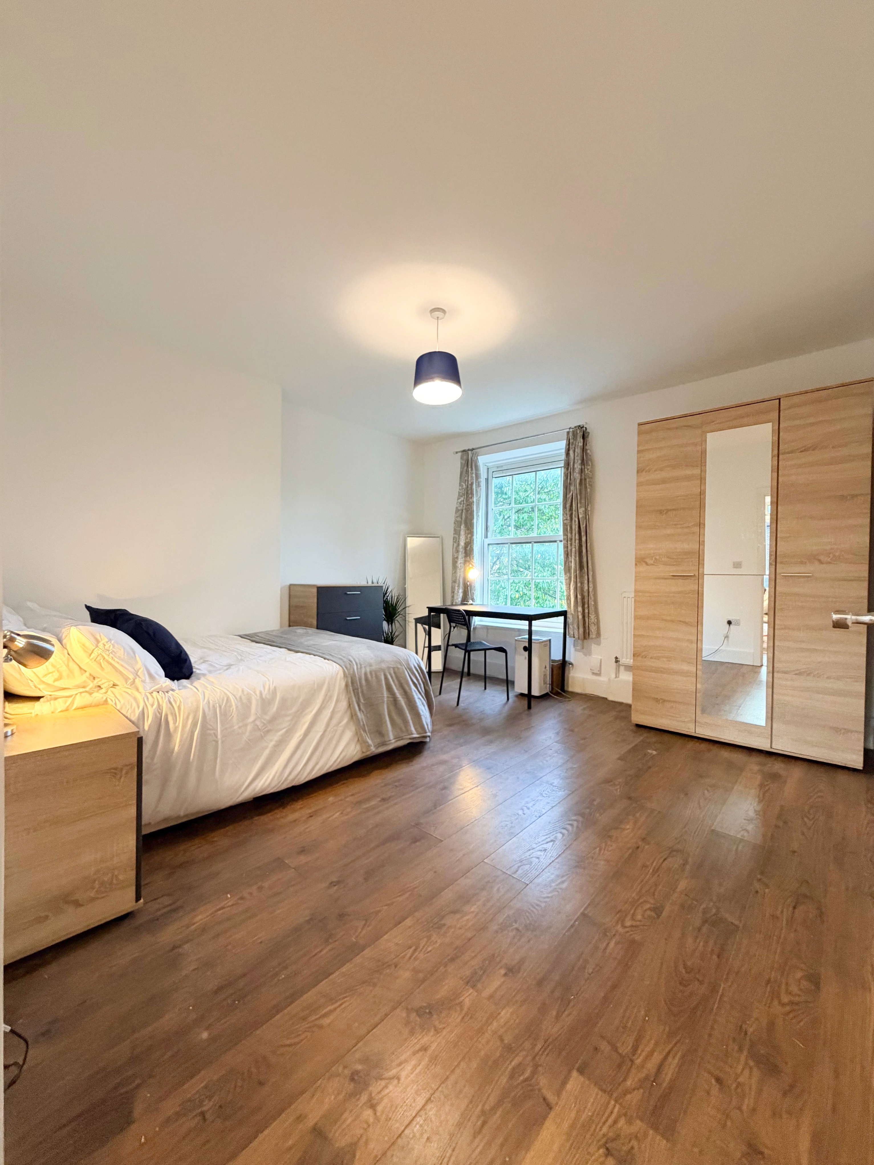Spacious Rooms in Battersea / Stockwell with Living Room
